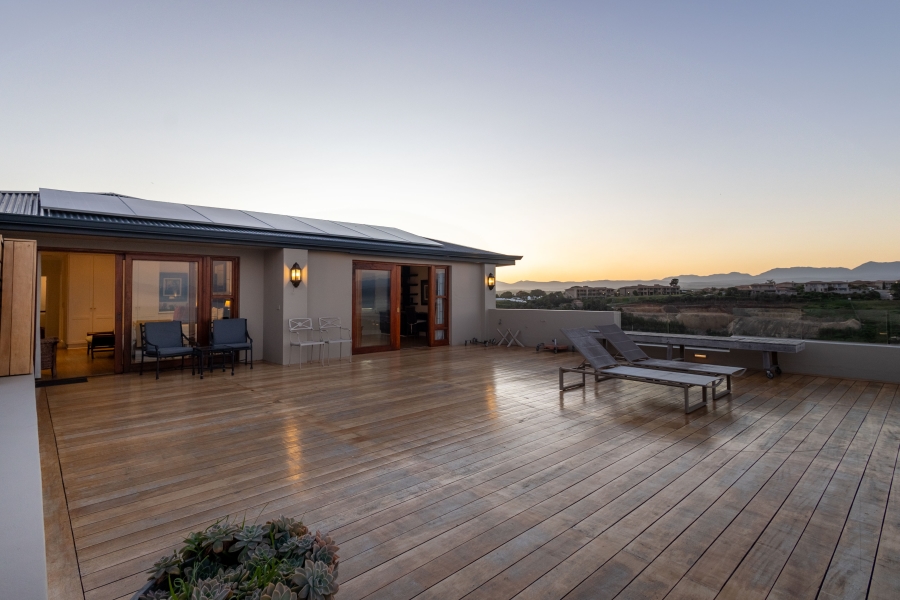 7 Bedroom Property for Sale in Bowtie Western Cape